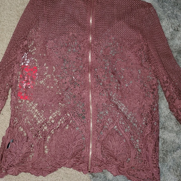 Nwt gorgeous lace mock neck and bell sleeve - Picture 5 of 5
